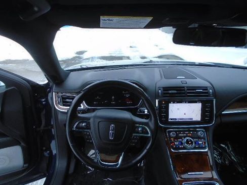 Used 2017 Lincoln Continental Reserve w/ Luxury Package image 12