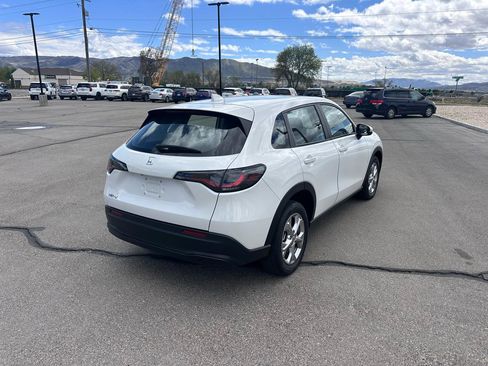 Used 2023 Honda HR-V LX image 2