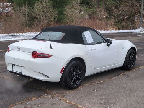 Used 2020 MAZDA MX-5 Miata Sport image 4