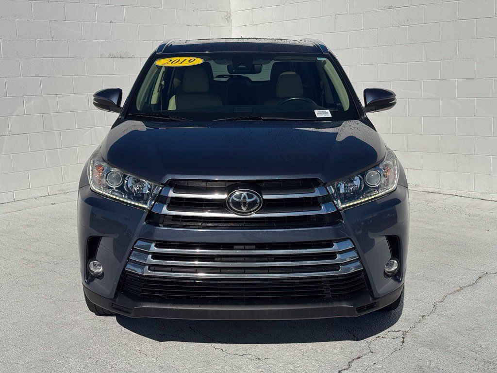 Used 2019 Toyota Highlander Limited FWD image 9