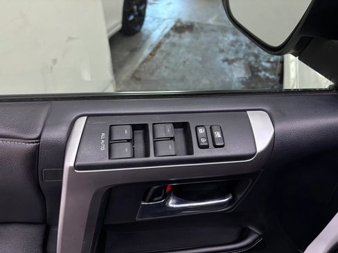 Used 2016 Toyota 4Runner SR5 AWD/4WD image 20