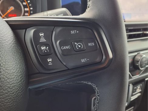 Used 2025 Jeep Wrangler Sport AWD/4WD image 14
