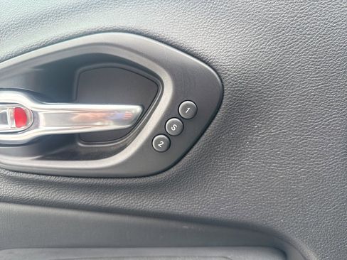 Used 2022 Jeep Cherokee Limited w/ Elite Package image 26