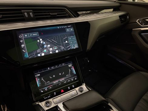 Used 2022 Audi e-tron Premium Plus w/ Premium Plus Package image 20