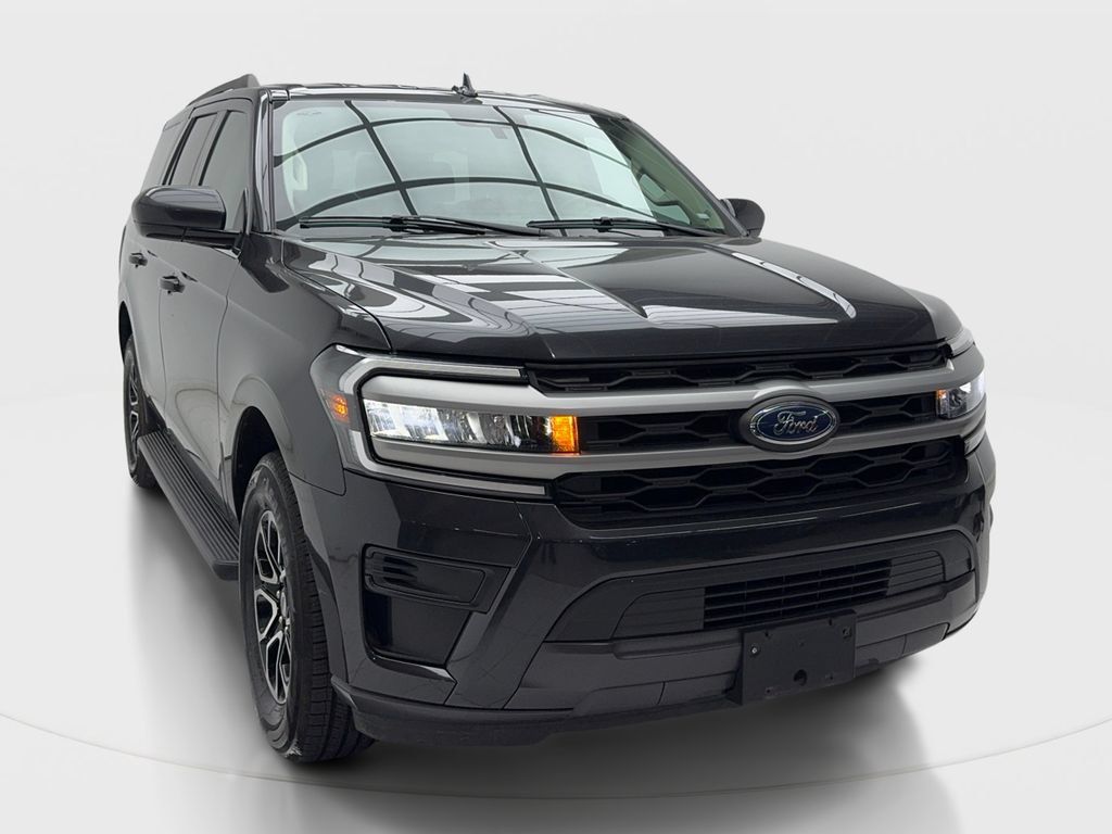 Used 2024 Ford Expedition XLT RWD image 2