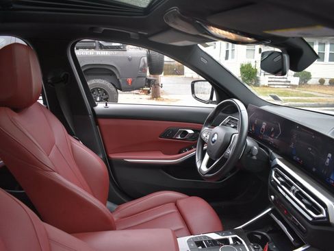 Used 2024 BMW 330i Sedan w/ Convenience Package image 21