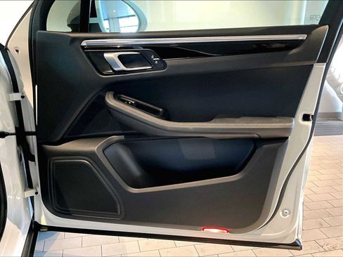 Used 2021 Porsche Macan S image 27