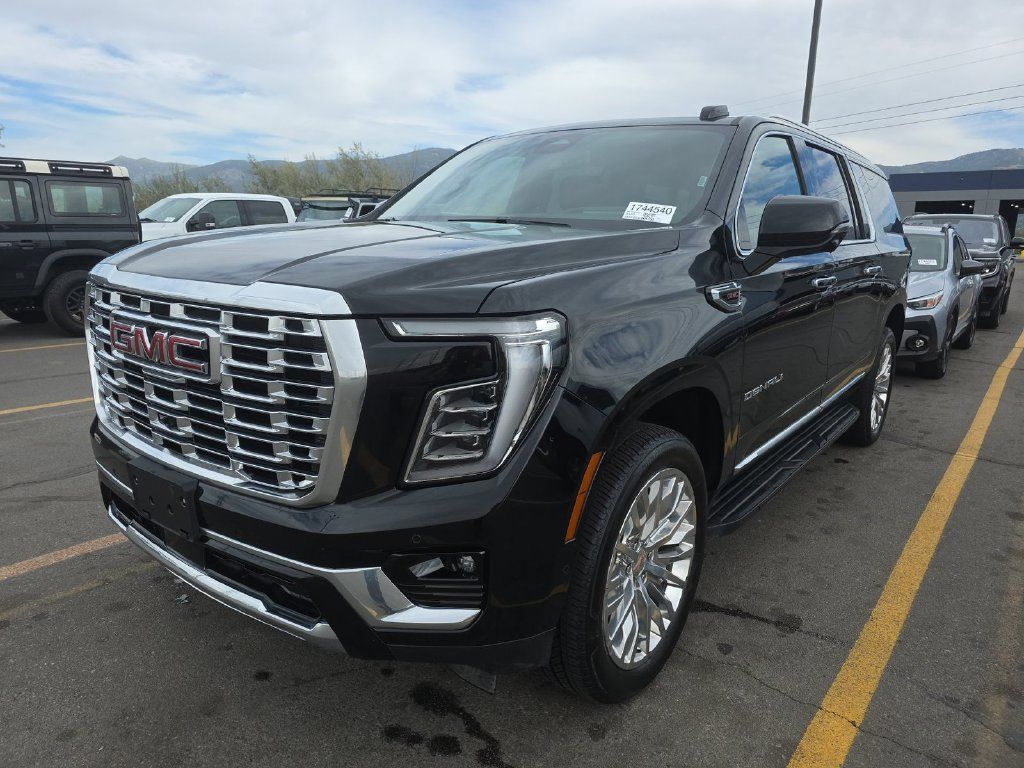 Used 2025 GMC Yukon XL Denali AWD/4WD image 2