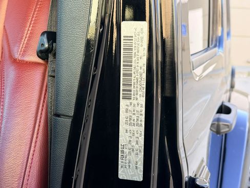 Used 2019 Jeep Wrangler Unlimited Sahara image 31