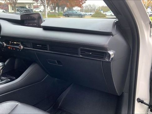 Used 2019 MAZDA MAZDA3 Hatchback w/ Premium Package image 16