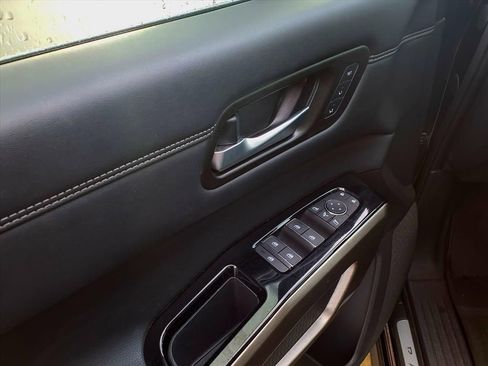 Used 2024 Nissan Pathfinder Platinum w/ Cargo Package image 10