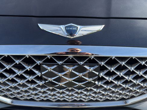 Used 2019 Genesis G70 2.0T Advanced AWD/4WD image 10