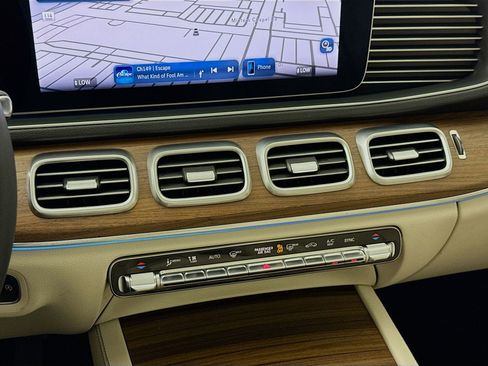 Used 2024 Mercedes-Benz GLE 350 4MATIC image 17