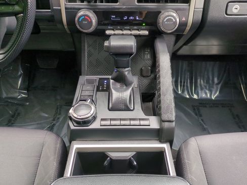 Used 2024 Toyota Tacoma SR5 AWD/4WD image 19