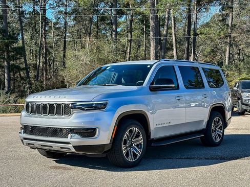 Used 2024 Jeep Wagoneer Series II w/ Flexible Seating Group image 4