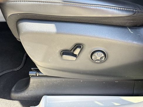 Used 2023 Chrysler Pacifica Touring-L FWD image 24