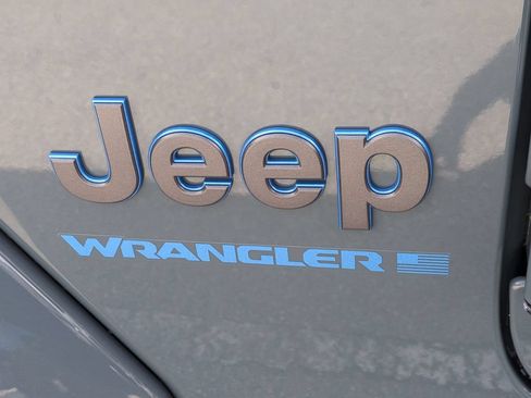 Used 2025 Jeep Wrangler Unlimited Sahara w/ Safety Group AWD/4WD image 32