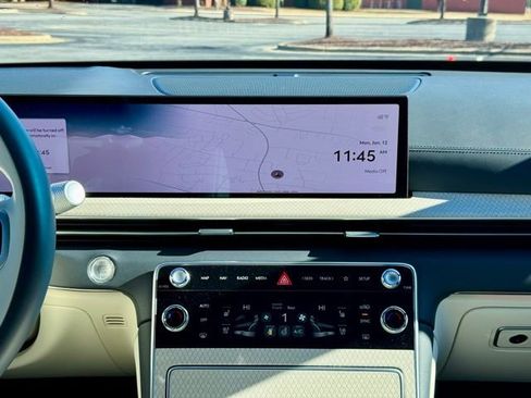 Used 2025 Genesis GV80 3.5T Prestige image 23