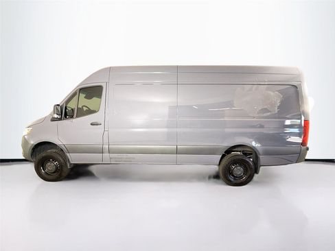 Used 2024 Mercedes-Benz Sprinter 2500 image 10