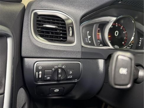 Used 2018 Volvo S60 T5 Inscription image 35