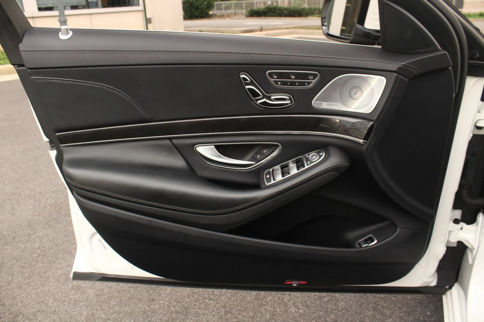 Used 2020 Mercedes-Benz S 560 Sedan w/ Premium Package image 16