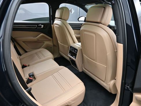 Certified 2022 Porsche Cayenne image 28
