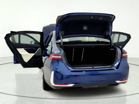 Used 2025 BMW i5 eDrive40i RWD image 17