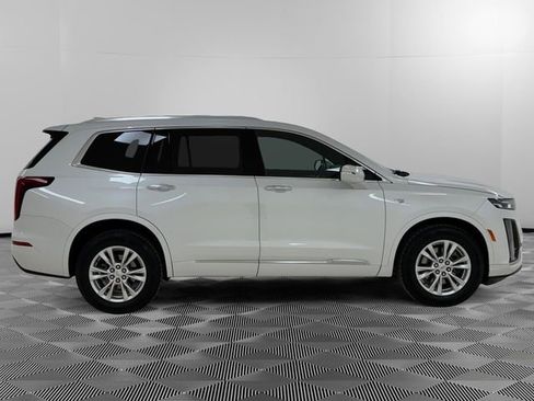 Used 2023 Cadillac XT6 Luxury image 2