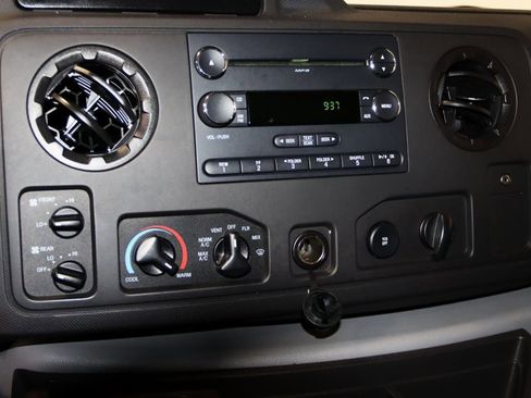 Used 2014 Ford E-350 and Econoline 350 XLT image 44