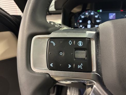 Certified 2024 Land Rover Discovery Dynamic SE image 16