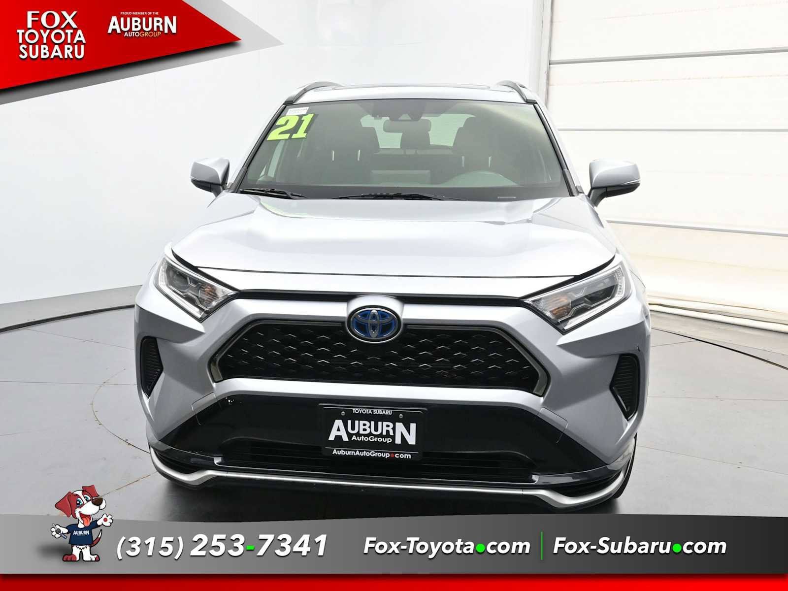 Used 2021 Toyota RAV4 SE w/ Weather & Moonroof Package AWD/4WD image 3