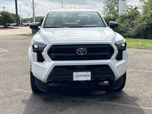 Used 2024 Toyota Tacoma SR image 3