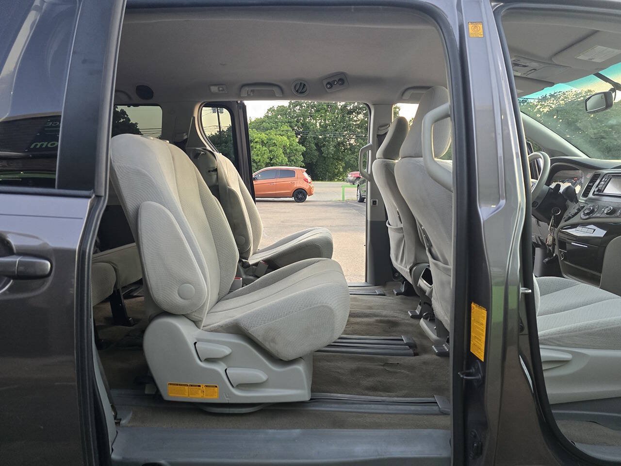 Used 2012 Toyota Sienna LE FWD image 19