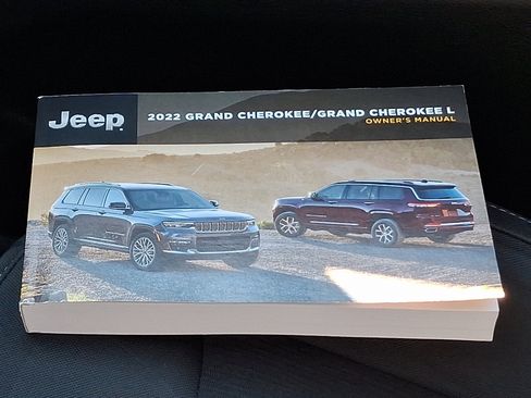 Certified 2022 Jeep Grand Cherokee Laredo w/ Luxury Tech Group I image 25