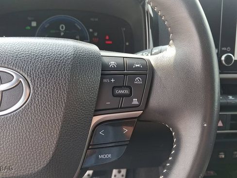 Used 2025 Toyota Camry SE FWD image 20