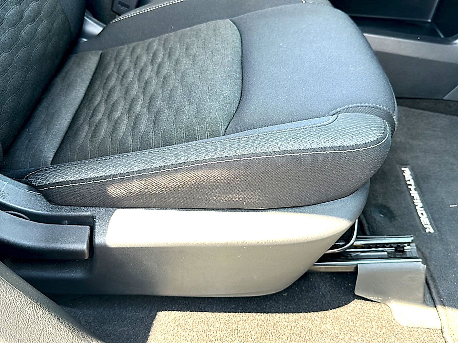 Used 2024 Nissan Pathfinder SV FWD image 28