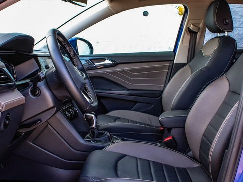 Used 2024 Volkswagen Taos SEL image 31