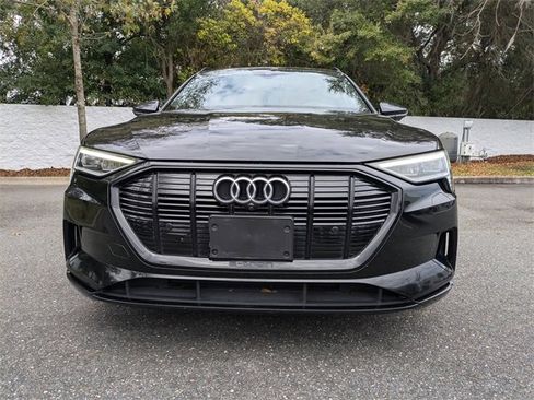 Used 2022 Audi e-tron Premium w/ Convenience Plus Package image 8