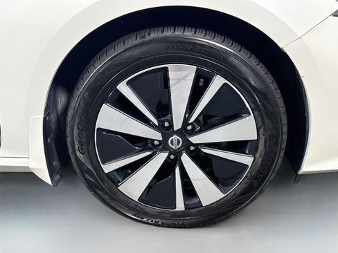 Used 2022 Nissan Altima 2.5 SV w/ SV Premium Package FWD image 32