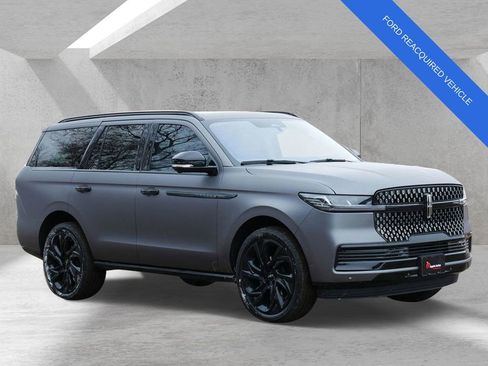 Used 2025 Lincoln Navigator Reserve AWD/4WD image 1