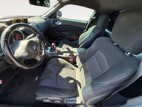 Used 2016 Nissan 370Z Touring RWD image 10