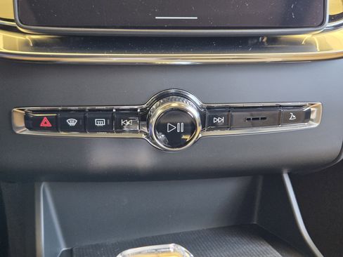 New 2026 Volvo XC90 B6 Plus w/ Protection Package Premier image 21