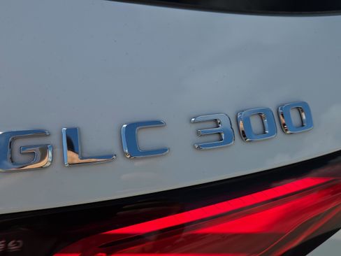 Used 2025 Mercedes-Benz GLC 300 image 40