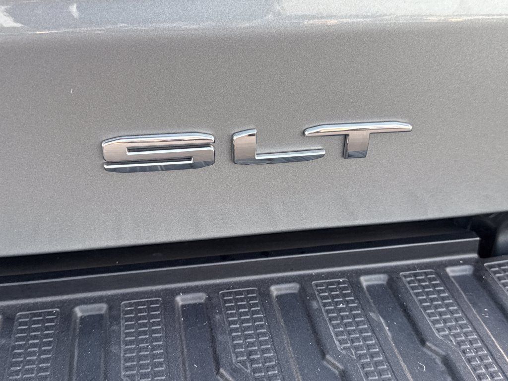Used 2025 GMC Sierra 1500 SLT AWD/4WD image 6