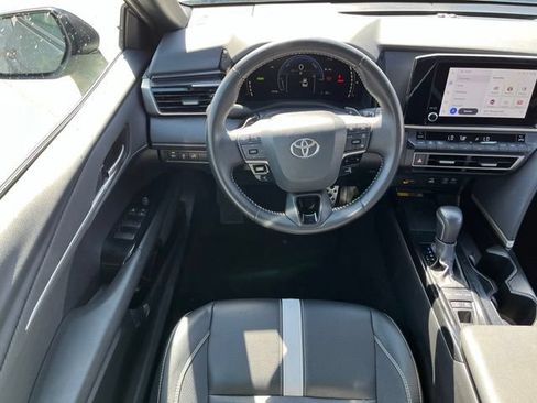 Used 2025 Toyota Camry SE FWD image 10