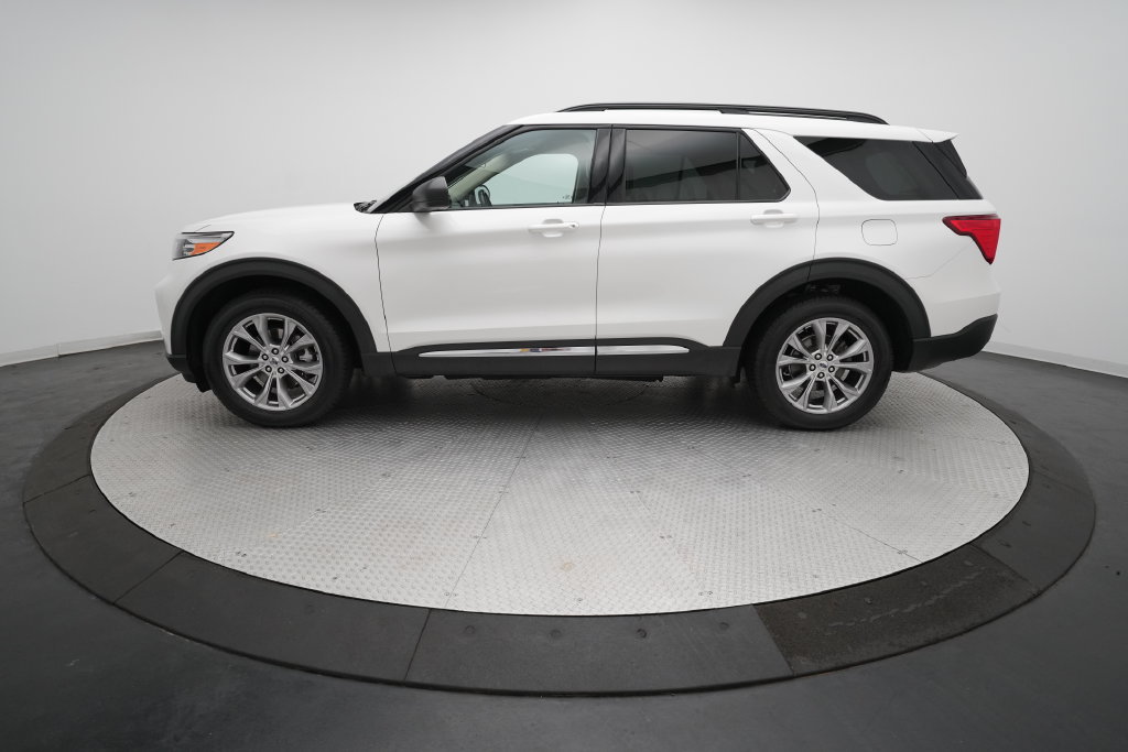 Used 2021 Ford Explorer XLT w/ Equipment Group 202A AWD/4WD image 24