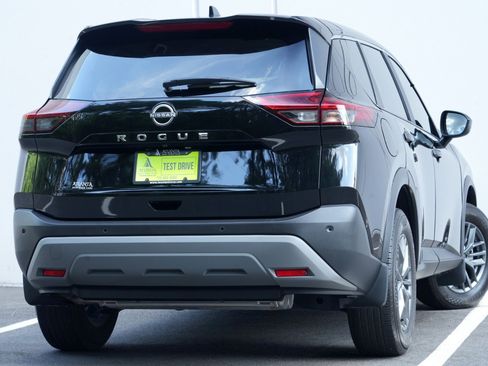 Used 2023 Nissan Rogue S FWD image 4