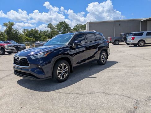 Used 2020 Toyota Highlander XLE AWD/4WD image 8