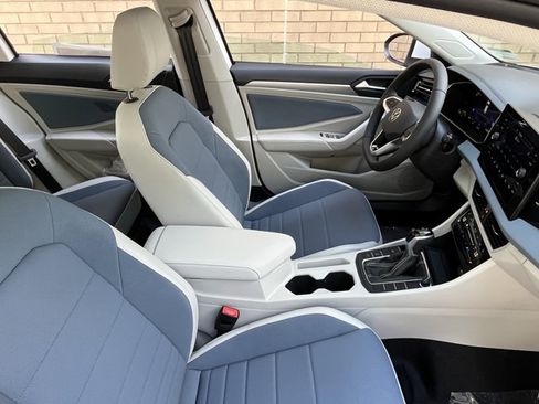 New 2026 Volkswagen Jetta SE FWD image 18
