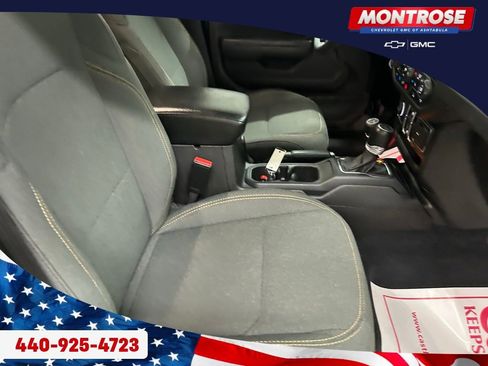 Used 2024 Jeep Wrangler Unlimited w/ Convenience Group AWD/4WD image 31